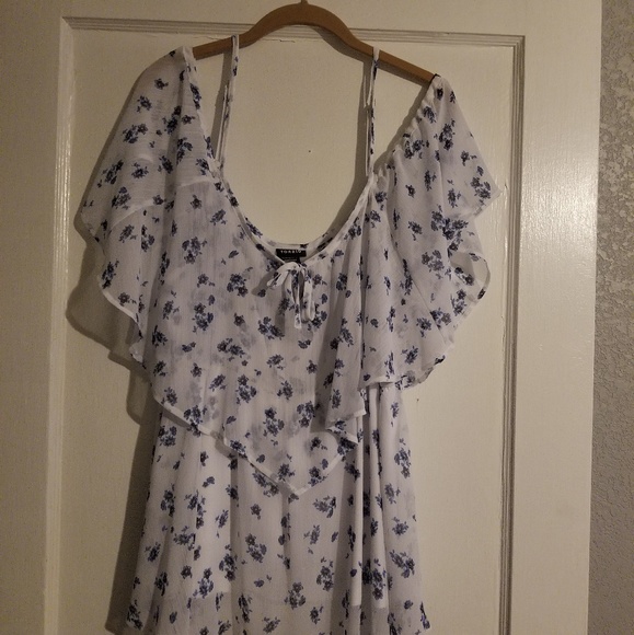 torrid Tops - 🌸🌸Torrid floral blouse